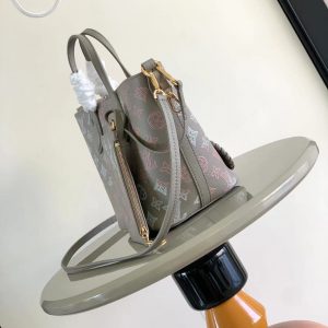 Borsa Louis Vuitton Mahina Flight Mode in vera pelle, replica 1:1 di lusso 1156956608 - side view